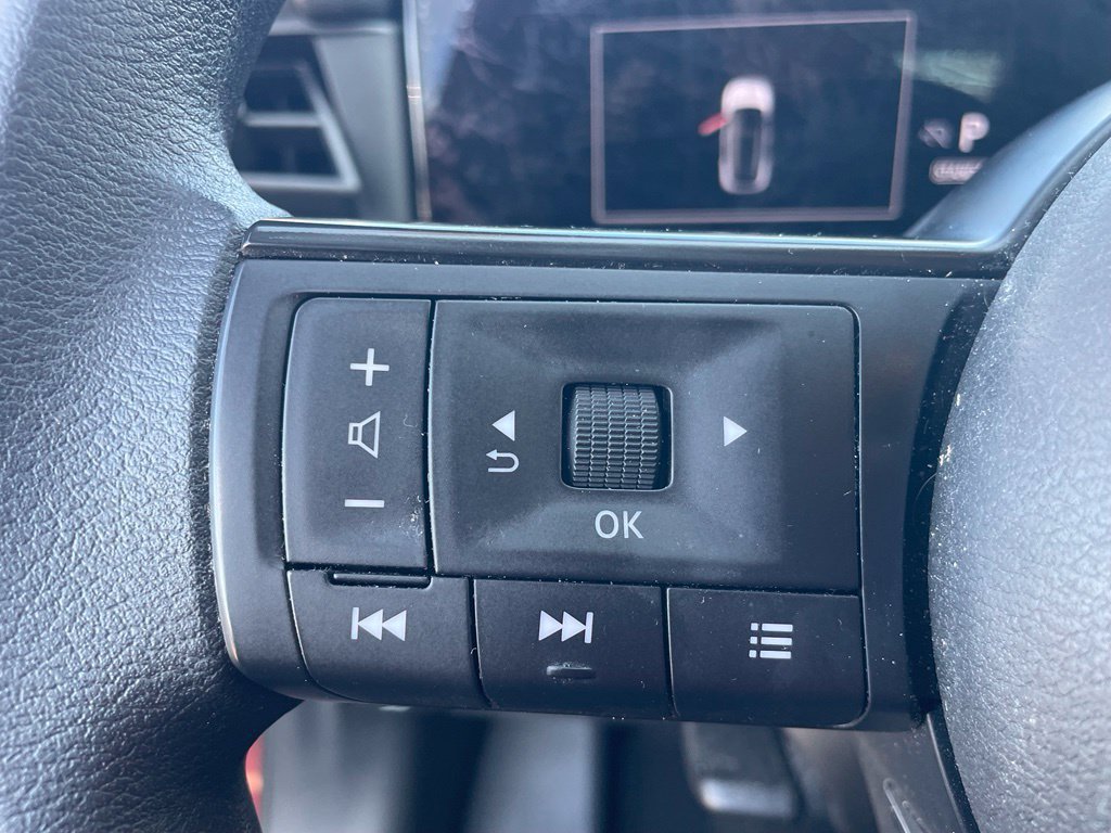 Used 2025 Nissan Kicks SV w/ SV Premium Package FWD image 8