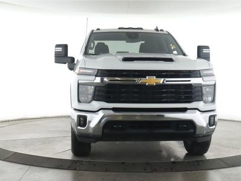 Used 2024 Chevrolet Silverado 2500 LT w/ Convenience Package AWD/4WD image 11