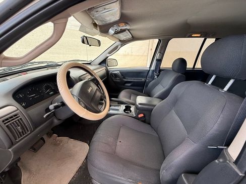 Used 2004 Jeep Grand Cherokee Laredo w/ Convenience Group RWD image 12