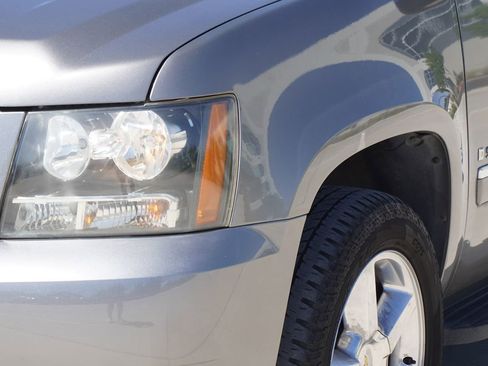 Used 2009 Chevrolet Suburban LTZ AWD/4WD image 2