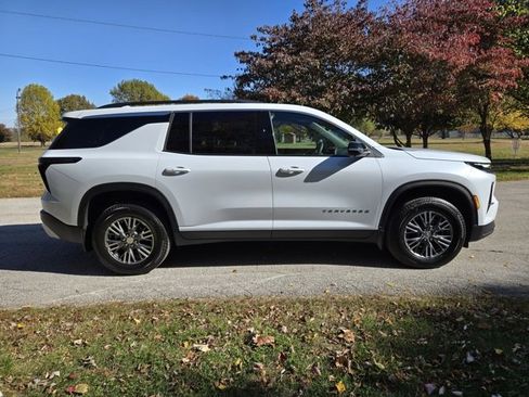 New 2026 Chevrolet Traverse LT w/ Driver Confidence Package image 8