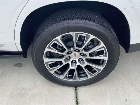 Used 2025 GMC Yukon Denali w/ Denali Reserve Package RWD image 9