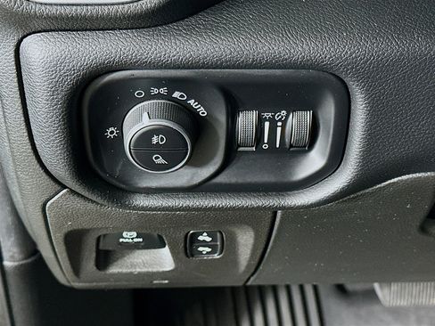 Used 2019 RAM 1500 Big Horn image 16