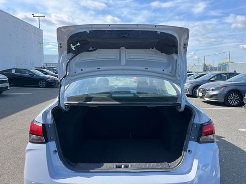 Used 2025 Nissan Versa SV FWD image 30