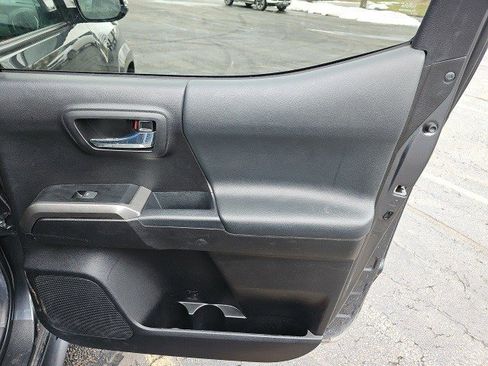 Used 2023 Toyota Tacoma Limited image 17