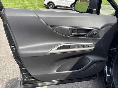 Used 2023 Toyota Venza Nightshade image 24