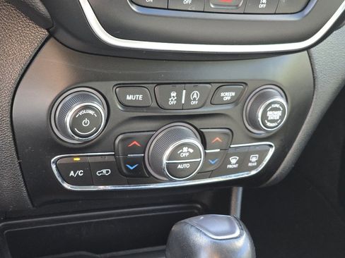 Used 2023 Jeep Cherokee Altitude Lux image 18