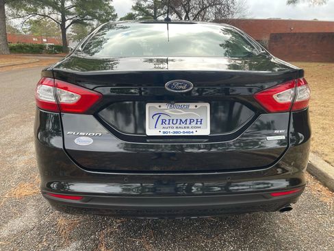 Used 2016 Ford Fusion SE w/ Equipment Group 202A image 4