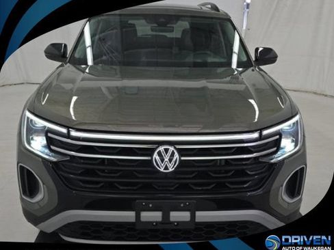 Used 2024 Volkswagen Atlas Peak Edition SE AWD/4WD image 1