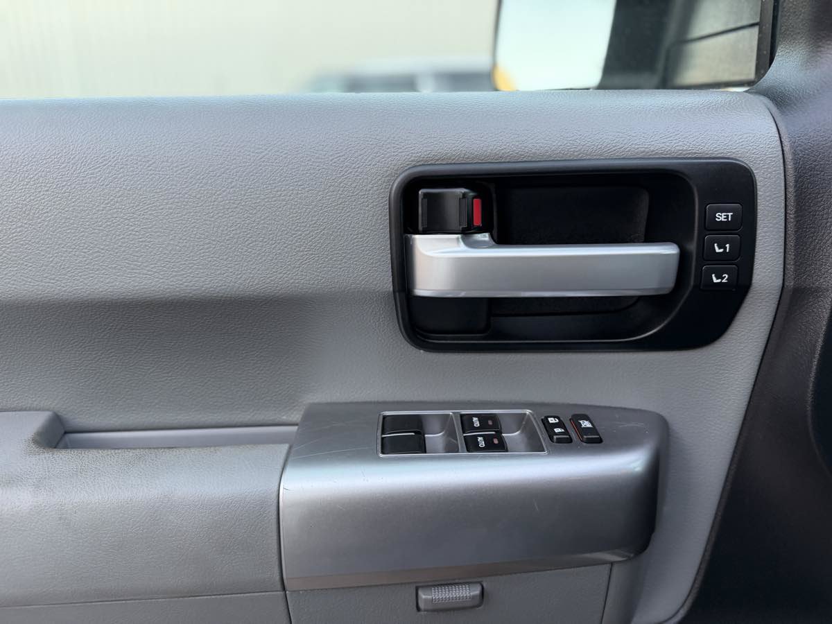 Used 2018 Toyota Sequoia Limited w/ Safety & Convenience Package AWD/4WD image 32