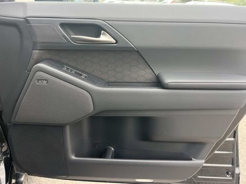 Used 2025 Lexus GX 550 w/ Cold Area Package AWD/4WD image 26