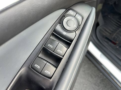 Used 2018 Buick Enclave Essence image 13