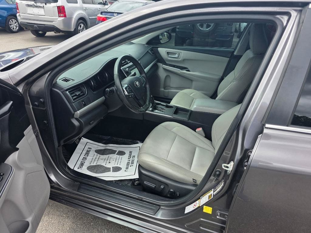 Used 2017 Toyota Camry SE FWD image 5