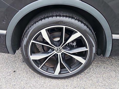 Used 2023 Volkswagen Tiguan SEL R-Line image 9