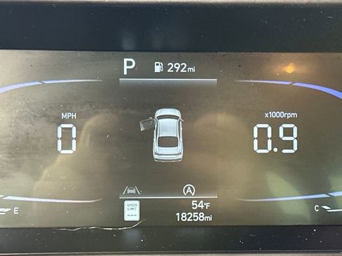 Certified 2024 Hyundai Elantra SE image 18