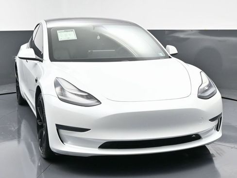 Used 2020 Tesla Model 3 Standard Range Plus image 3