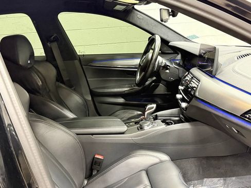 Used 2023 BMW M5 image 38