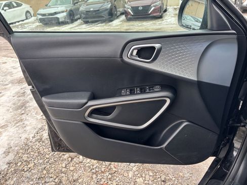 Used 2025 Kia Soul LX w/ LX Technology Package image 18