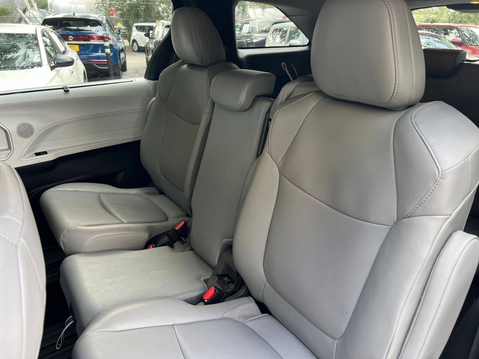 Used 2025 Toyota Sienna XLE FWD image 42