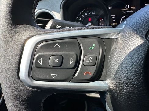 Used 2025 Jeep Wrangler Unlimited Sahara image 25