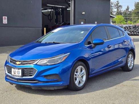 Used 2018 Chevrolet Cruze LT w/ Convenience Package FWD image 4