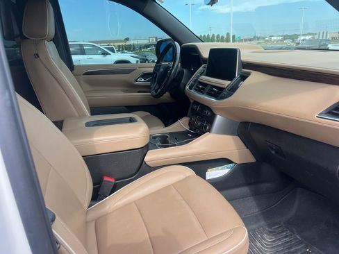 Used 2022 Chevrolet Tahoe Premier w/ Premium Package AWD/4WD image 3