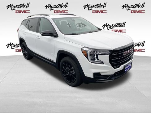 Used 2023 GMC Terrain SLE w/ Driver Convenience Package image 3