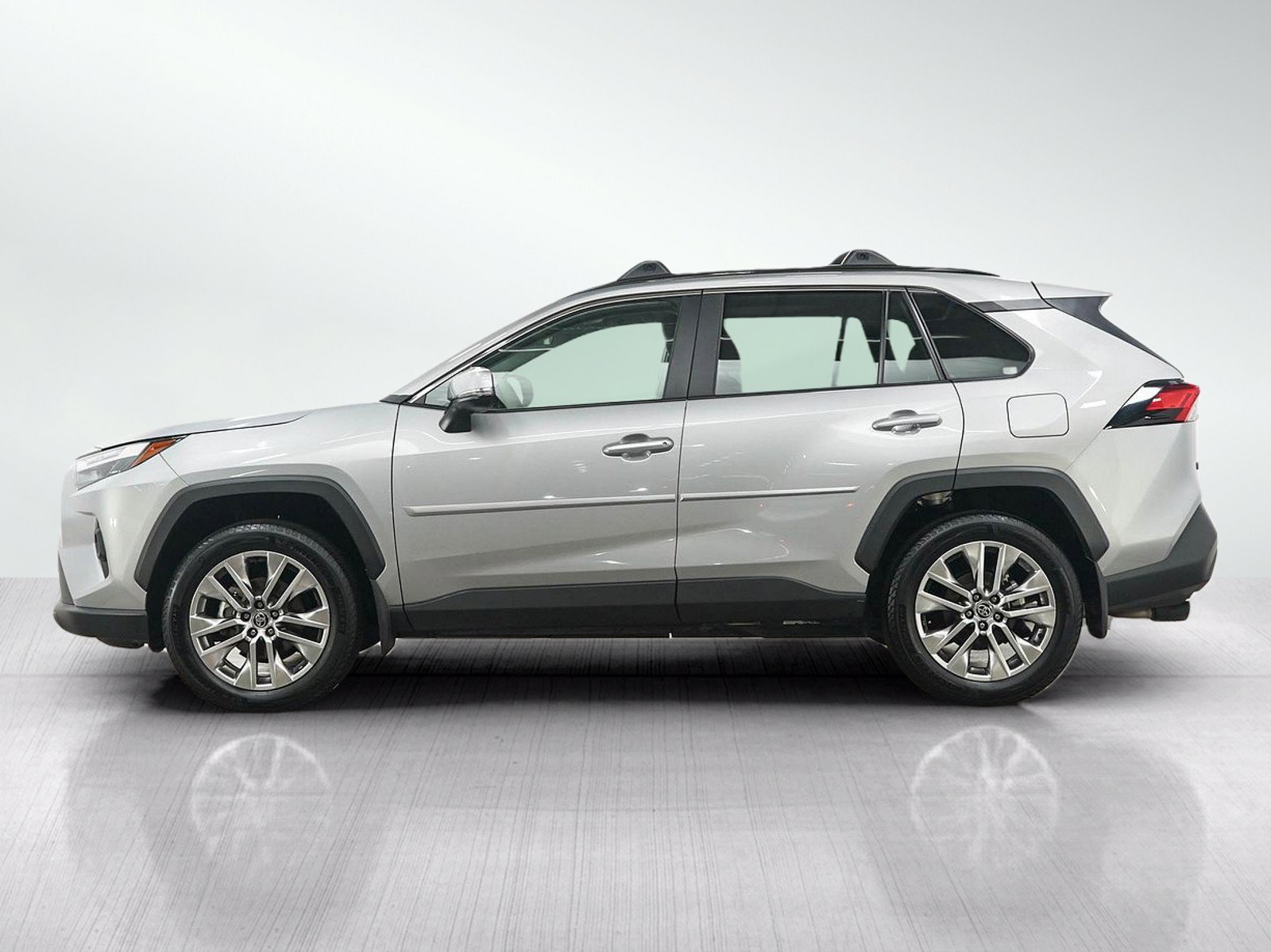 Used 2025 Toyota RAV4 XLE Premium w/ Weather Package AWD/4WD image 2