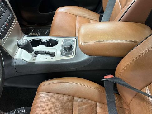 Used 2013 Jeep Grand Cherokee Overland AWD/4WD image 23