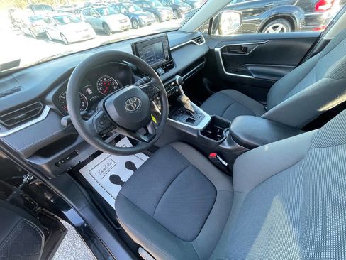 Used 2022 Toyota RAV4 LE image 12