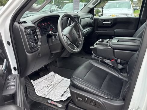 Used 2023 Chevrolet Silverado 1500 Custom Trail Boss w/ LPO, Dark Essentials Package AWD/4WD image 9