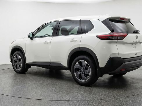 Used 2025 Nissan Rogue SV image 6
