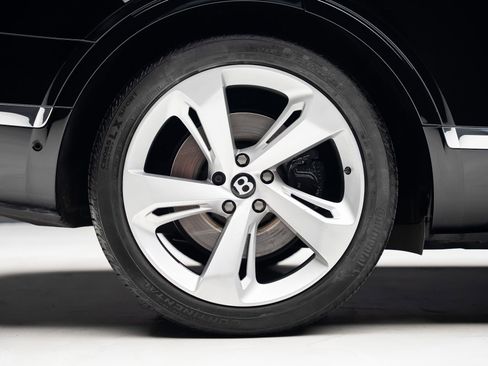 Used 2018 Bentley Bentayga AWD/4WD image 37