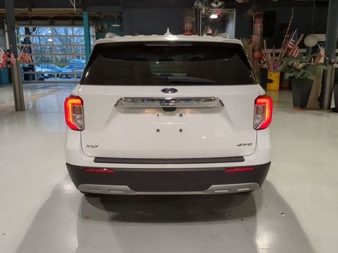 Used 2023 Ford Explorer XLT w/ Equipment Group 202A image 9