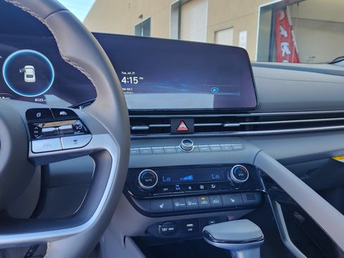 Used 2025 Hyundai Elantra SEL FWD image 19
