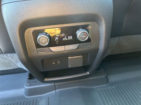 Used 2025 Chevrolet Traverse Z71 w/ Enhanced Driving Package image 14