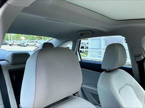 Certified 2023 Volkswagen Jetta SE w/ Panoramic Sunroof Package image 21