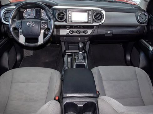Used 2017 Toyota Tacoma SR5 RWD image 11