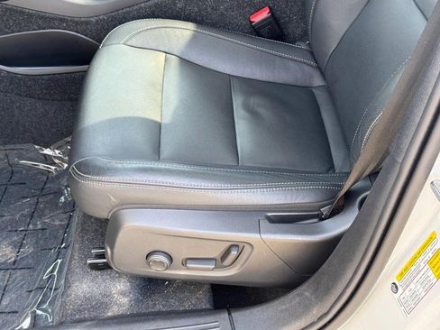 Certified 2025 Volvo XC40 B5 Core image 23