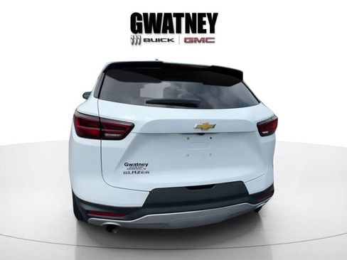Used 2025 Chevrolet Blazer LT FWD image 4