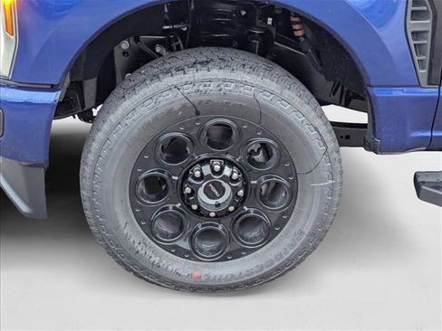 New 2026 Ford F250 Lariat w/ Black Appearance Package image 9