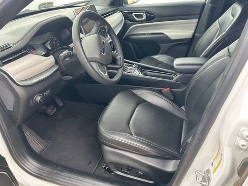 Used 2025 Jeep Compass Limited AWD/4WD image 11