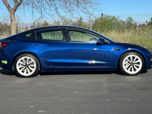 Used 2023 Tesla Model 3 Standard Range image 8