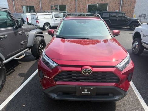 Used 2022 Toyota RAV4 XLE w/ Convenience Package AWD/4WD image 5