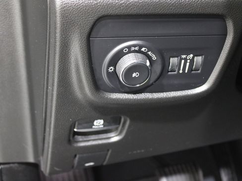 Used 2023 Jeep Grand Cherokee Limited w/ Black Appearance Package image 10