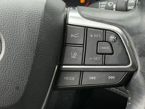 Used 2021 Toyota Highlander LE FWD image 16