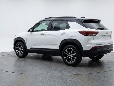 Used 2025 Chevrolet TrailBlazer LT w/ Driver Confidence Package image 6