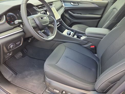 New 2026 Jeep Grand Cherokee L 2WD image 10