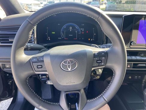 Used 2025 Toyota Camry SE FWD image 34