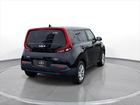 Used 2022 Kia Soul LX image 8